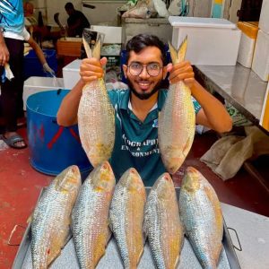 ম৩ পিস মাছে ৬ কেজি= ৪৮০০ টাকা।